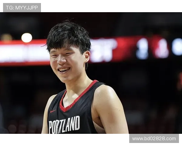 杨瀚森展现全能视野弧顶单手妙传精准助攻队友空接暴扣