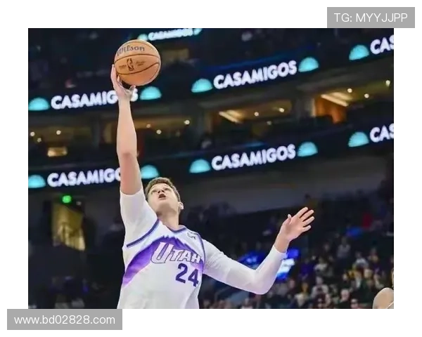 布克砍下36分9助攻马尔卡宁爆发33分 太阳主场大胜爵士